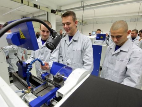 vw-skola-uciliste-centrum-dualneho-vzdelavania-student-ziak-volkswagen-nestandard2