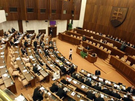 73304-parlament-nrsr-clanok